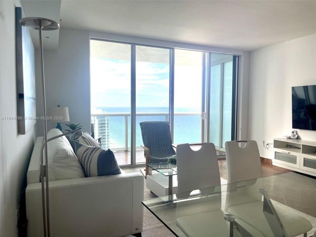 Apartment for rent  Unit #3009 - photo 6322697