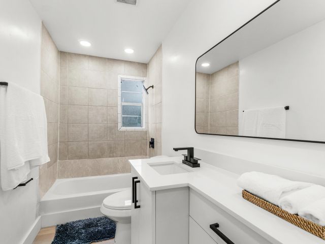 Home for rent at 114 NW 10th Avenue - photo 6362710