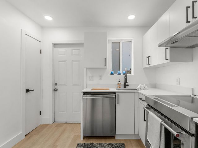 Home for rent at 114 NW 10th Avenue - photo 6362713