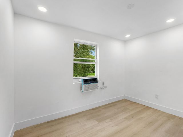 Home for rent at 114 NW 10th Avenue - photo 6362717