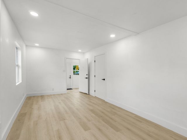 Home for rent at 114 NW 10th Avenue - photo 6362721