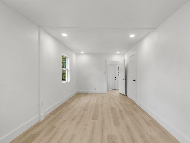 Home for rent at 114 NW 10th Avenue - photo 6362722