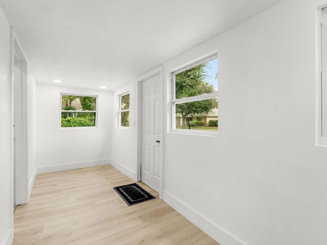 Home for rent at 114 NW 10th Avenue - photo 6362724