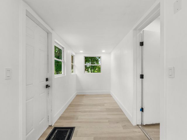 Home for rent at 114 NW 10th Avenue - photo 6362726