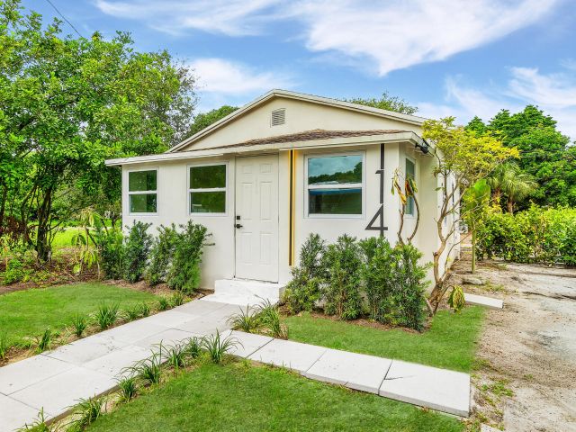 Home for rent at 114 NW 10th Avenue - photo 6362727