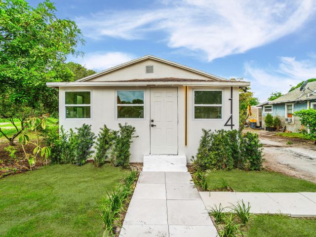 Home for rent at 114 NW 10th Avenue - photo 6362728