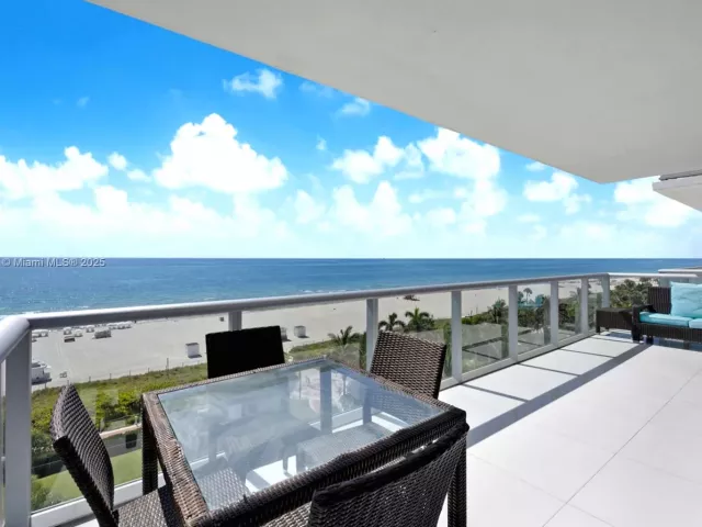 3-bedroom condo for sale in Miami Beach - 3737 Collins Ave S-801 - MondialRealty