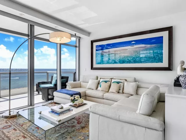3-bedroom condo for sale in Miami Beach - 3737 Collins Ave S-801 - MondialRealty