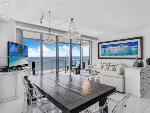 3-bedroom condo for sale in Miami Beach - 3737 Collins Ave S-801 - MondialRealty