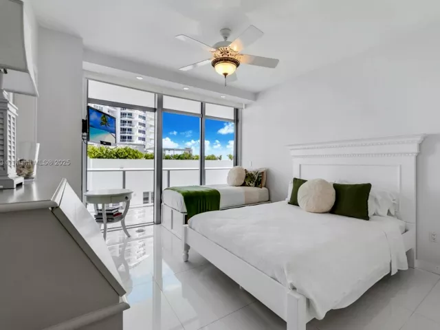3-bedroom condo for sale in Miami Beach - 3737 Collins Ave S-801 - MondialRealty