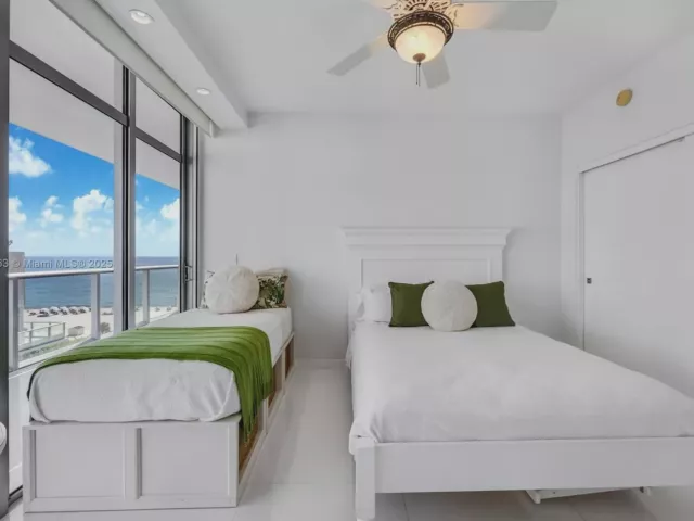 3-bedroom condo for sale in Miami Beach - 3737 Collins Ave S-801 - MondialRealty