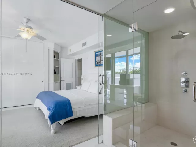 3-bedroom condo for sale in Miami Beach - 3737 Collins Ave S-801 - MondialRealty