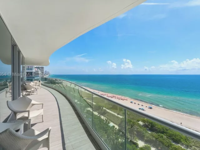 5-bedroom condo for sale in Surfside - 9349 Collins Ave 1101 - MondialRealty