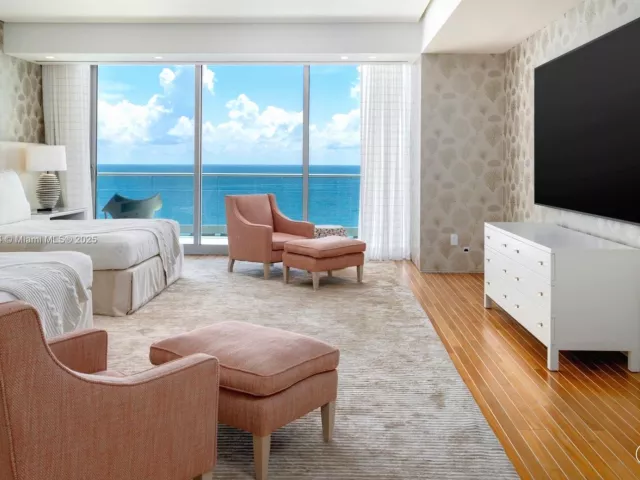 5-bedroom condo for sale in Surfside - 9349 Collins Ave 1101 - MondialRealty