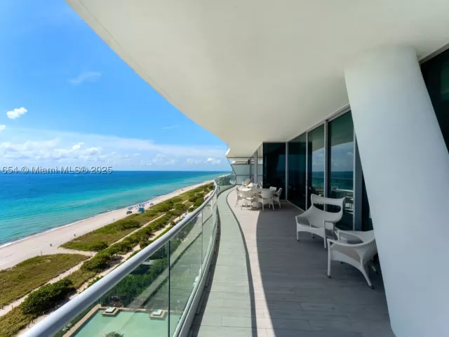 5-bedroom condo for sale in Surfside - 9349 Collins Ave 1101 - MondialRealty