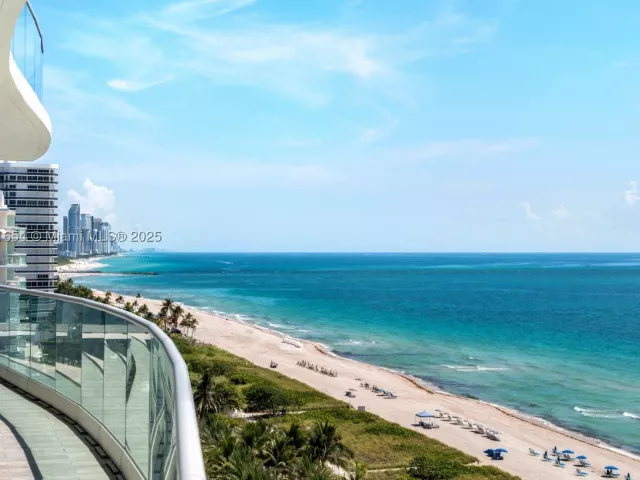 5-bedroom condo for sale in Surfside - 9349 Collins Ave 1101 - MondialRealty