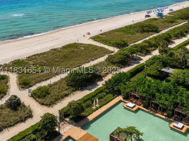 5-bedroom condo for sale in Surfside - 9349 Collins Ave 1101 - MondialRealty