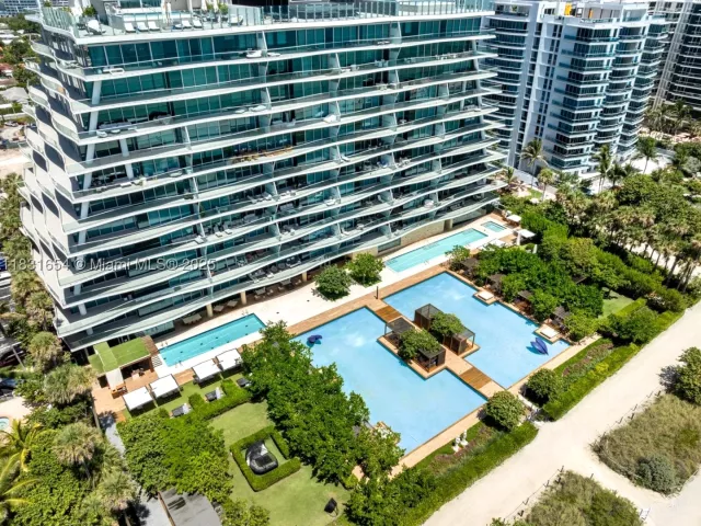 5-bedroom condo for sale in Surfside - 9349 Collins Ave 1101 - MondialRealty