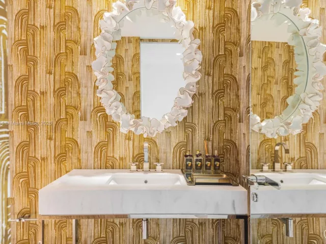 5-bedroom condo for sale in Surfside - 9349 Collins Ave 1101 - MondialRealty