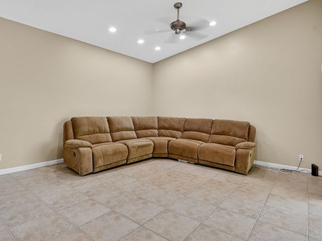 Home for rent at 3511 NW 4th Avenue - photo 6437305