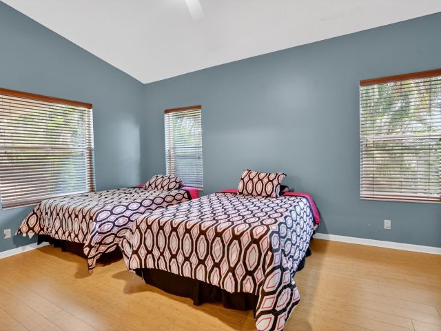 Home for rent at 3511 NW 4th Avenue - photo 6437310