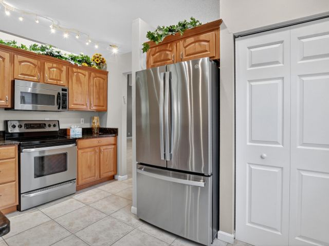 Home for rent at 3511 NW 4th Avenue - photo 6437312