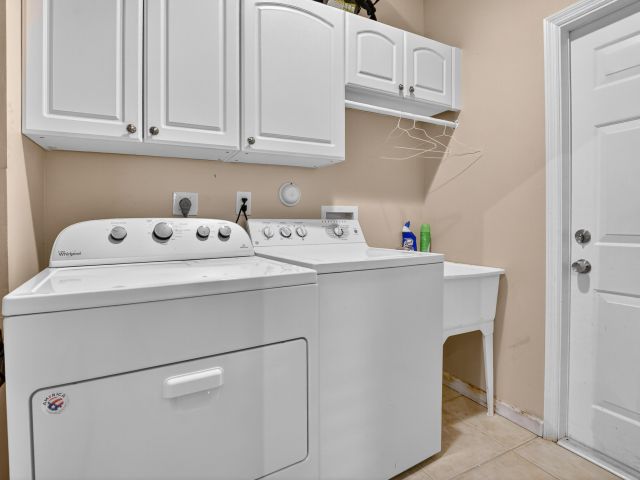 Home for rent at 3511 NW 4th Avenue - photo 6437317