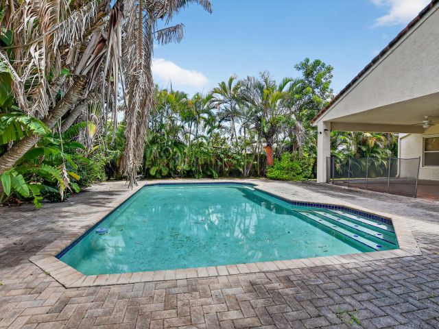 Home for rent at 3511 NW 4th Avenue - photo 6437320