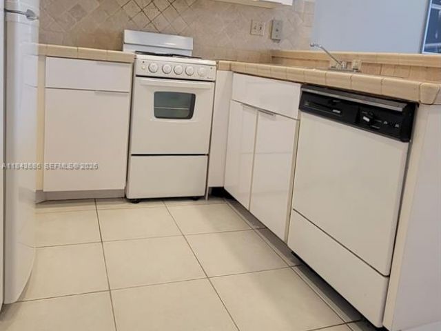 Apartment for rent  Unit #307 - photo 7441568