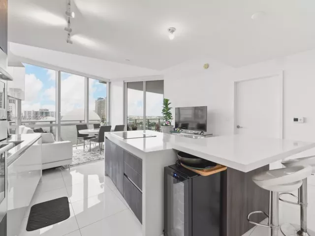 1-bedroom condo for sale in Miami - 851 NE 1st Ave 1410 - MondialRealty