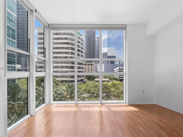 1-bedroom condo for sale in Miami - 950 Brickell Bay Dr 501 - MondialRealty