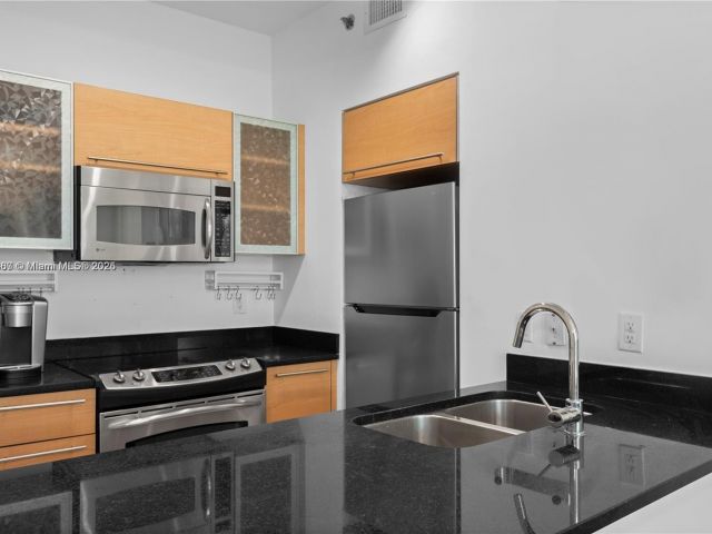 1-bedroom condo for sale in Miami - 950 Brickell Bay Dr 501 - MondialRealty