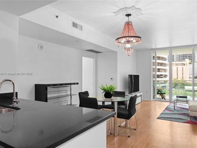 1-bedroom condo for sale in Miami - 950 Brickell Bay Dr 501 - MondialRealty