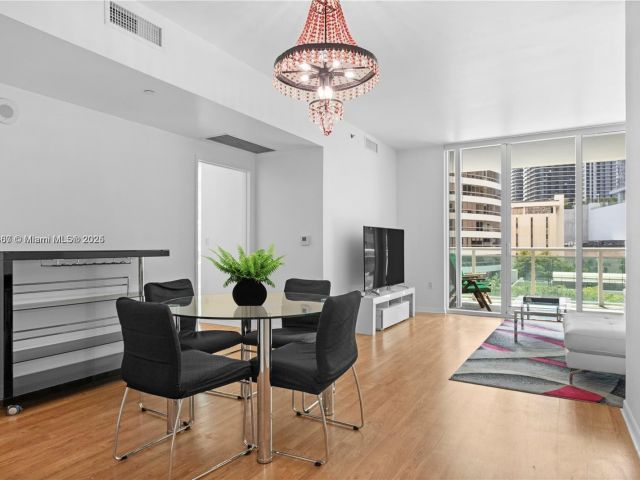 1-bedroom condo for sale in Miami - 950 Brickell Bay Dr 501 - MondialRealty