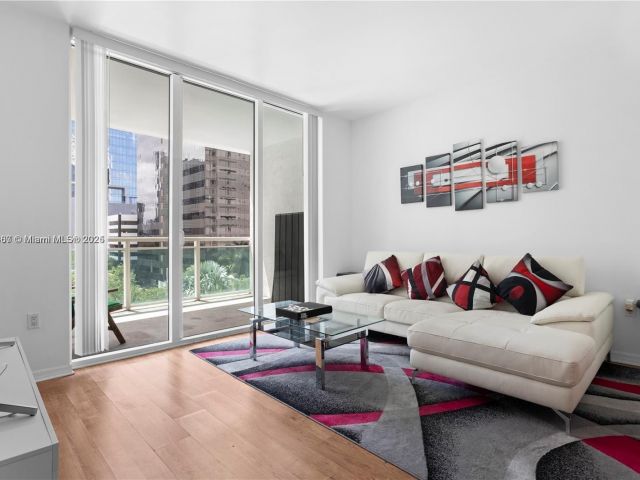 1-bedroom condo for sale in Miami - 950 Brickell Bay Dr 501 - MondialRealty