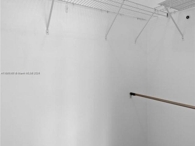 1-bedroom condo for sale in Miami - 950 Brickell Bay Dr 501 - MondialRealty