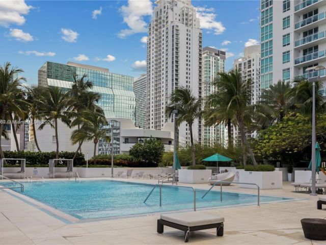 1-bedroom condo for sale in Miami - 950 Brickell Bay Dr 501 - MondialRealty