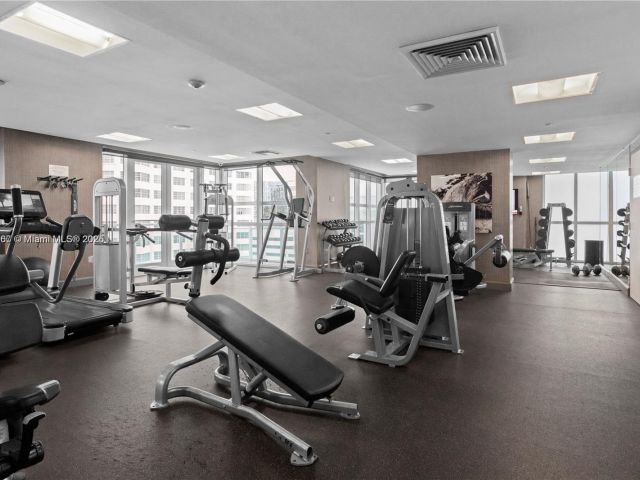 1-bedroom condo for sale in Miami - 950 Brickell Bay Dr 501 - MondialRealty