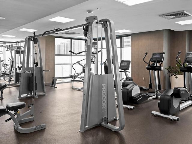 1-bedroom condo for sale in Miami - 950 Brickell Bay Dr 501 - MondialRealty