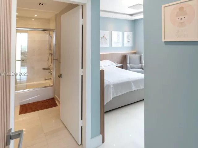 2-bedroom condo for sale in North Miami Beach - 17301 Biscayne Blvd 2102 - MondialRealty