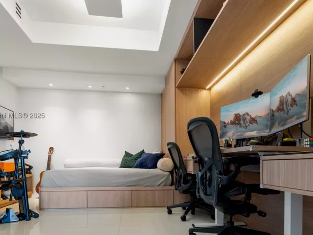 2-bedroom condo for sale in North Miami Beach - 17301 Biscayne Blvd 2102 - MondialRealty
