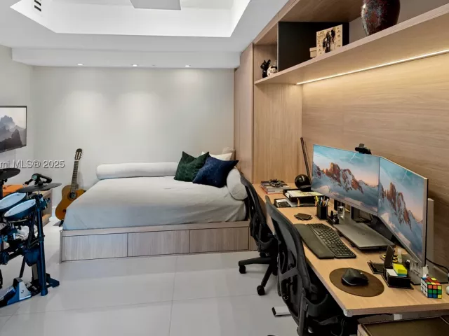 2-bedroom condo for sale in North Miami Beach - 17301 Biscayne Blvd 2102 - MondialRealty
