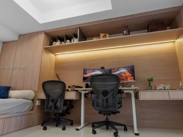 2-bedroom condo for sale in North Miami Beach - 17301 Biscayne Blvd 2102 - MondialRealty