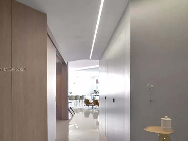 2-bedroom condo for sale in North Miami Beach - 17301 Biscayne Blvd 2102 - MondialRealty