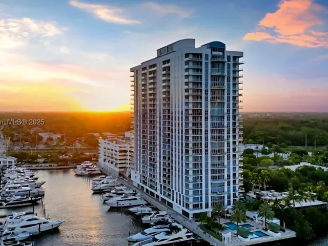 2-bedroom condo for sale in North Miami Beach - 17301 Biscayne Blvd 2102 - MondialRealty
