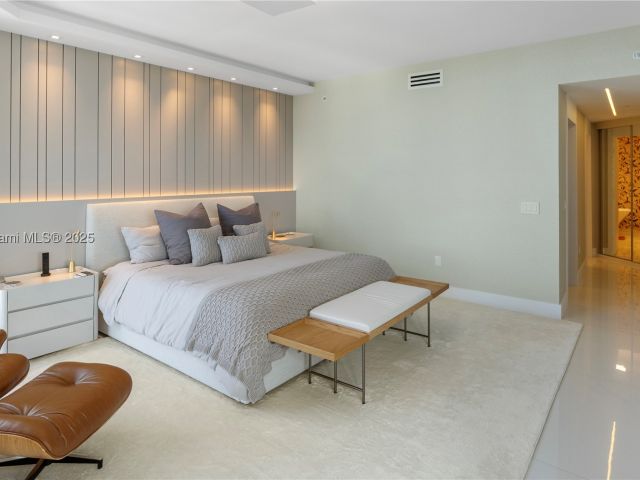 2-bedroom condo for sale in North Miami Beach - 17301 Biscayne Blvd 2102 - MondialRealty