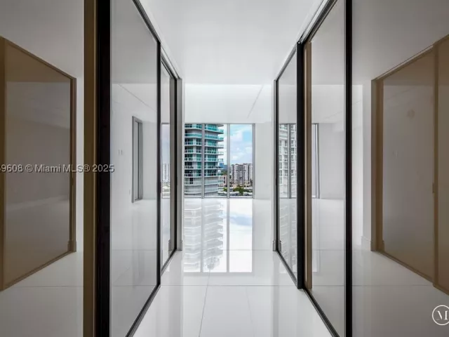 3-bedroom condo for sale in Sunny Isles Beach - 300 Sunny Isles Blvd 4-1808 - MondialRealty