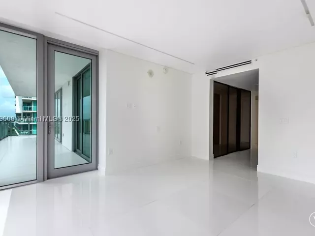 3-bedroom condo for sale in Sunny Isles Beach - 300 Sunny Isles Blvd 4-1808 - MondialRealty