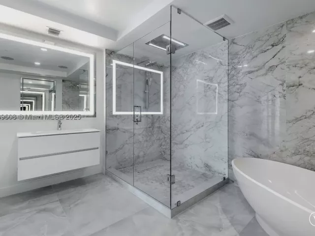 3-bedroom condo for sale in Sunny Isles Beach - 300 Sunny Isles Blvd 4-1808 - MondialRealty