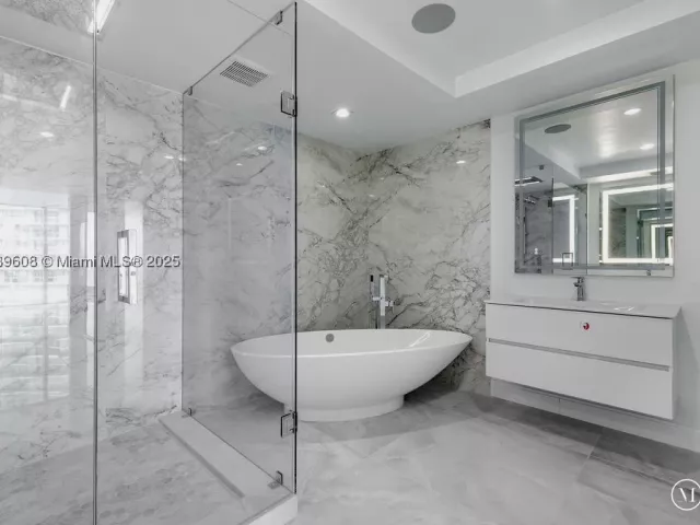 3-bedroom condo for sale in Sunny Isles Beach - 300 Sunny Isles Blvd 4-1808 - MondialRealty